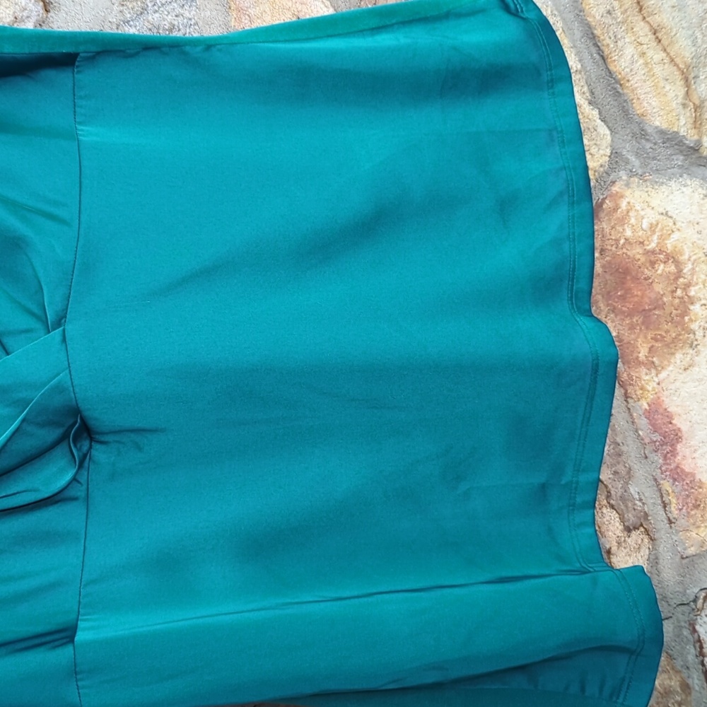 Ann Taylor green sleeveless blouse - Picture 3 of 8